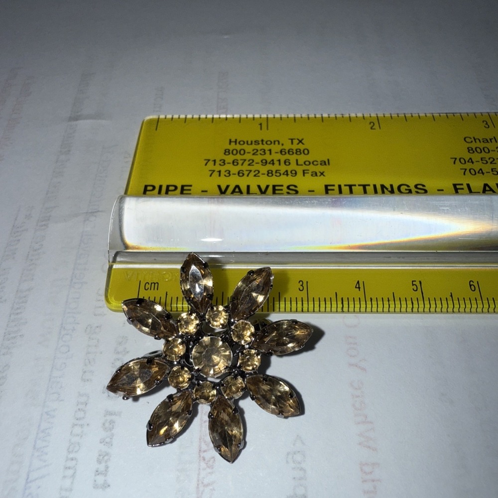 Vintage Black tone Metal Champagne Rhinestones FLOWER Shape Pin Brooch 4896